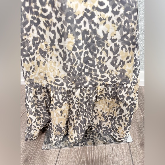 Joie - Grey & Beige Leopard Print Silk Shift Dress W/ Belt - Picture 5 of 10
